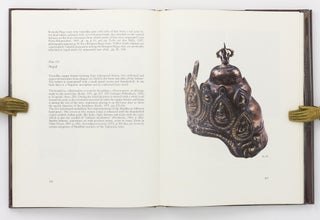 The Power of Headdresses. A Cross-Cultural Study of Forms and Functions
