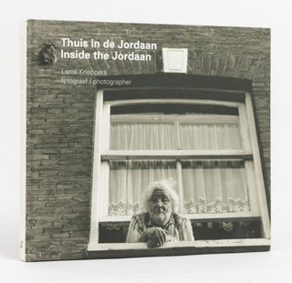 Item #139107 Thuis in de Jordaan. Inside the Jordaan. Photography, Lenie KNEPPERS