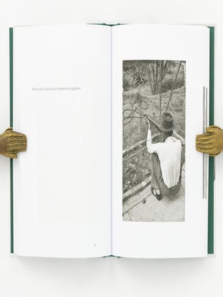 Prima de Scrivere. Fotografie di un Ragazzo [Before Writing. Photographs from Boyhood]. A cura di Hermann Wittenberg. Traduzione di Maria Baiocchi